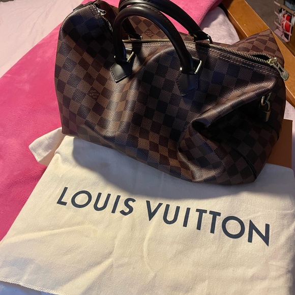 Louis Vuitton speedy 35! Only worn 3 times like new condition. - Picture 3 of 4